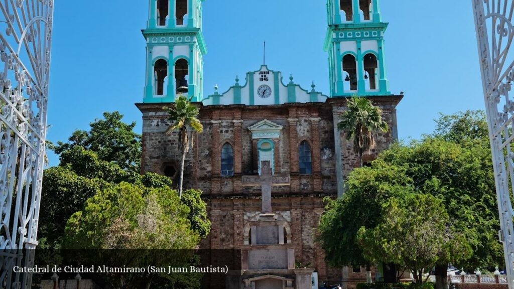Catedral de Ciudad Altamirano - Ciudad Altamirano (Guerrero)